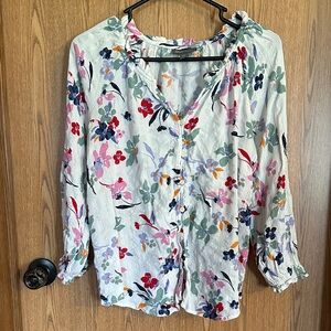 Lightweight White Floral Button-Front Women’s Top